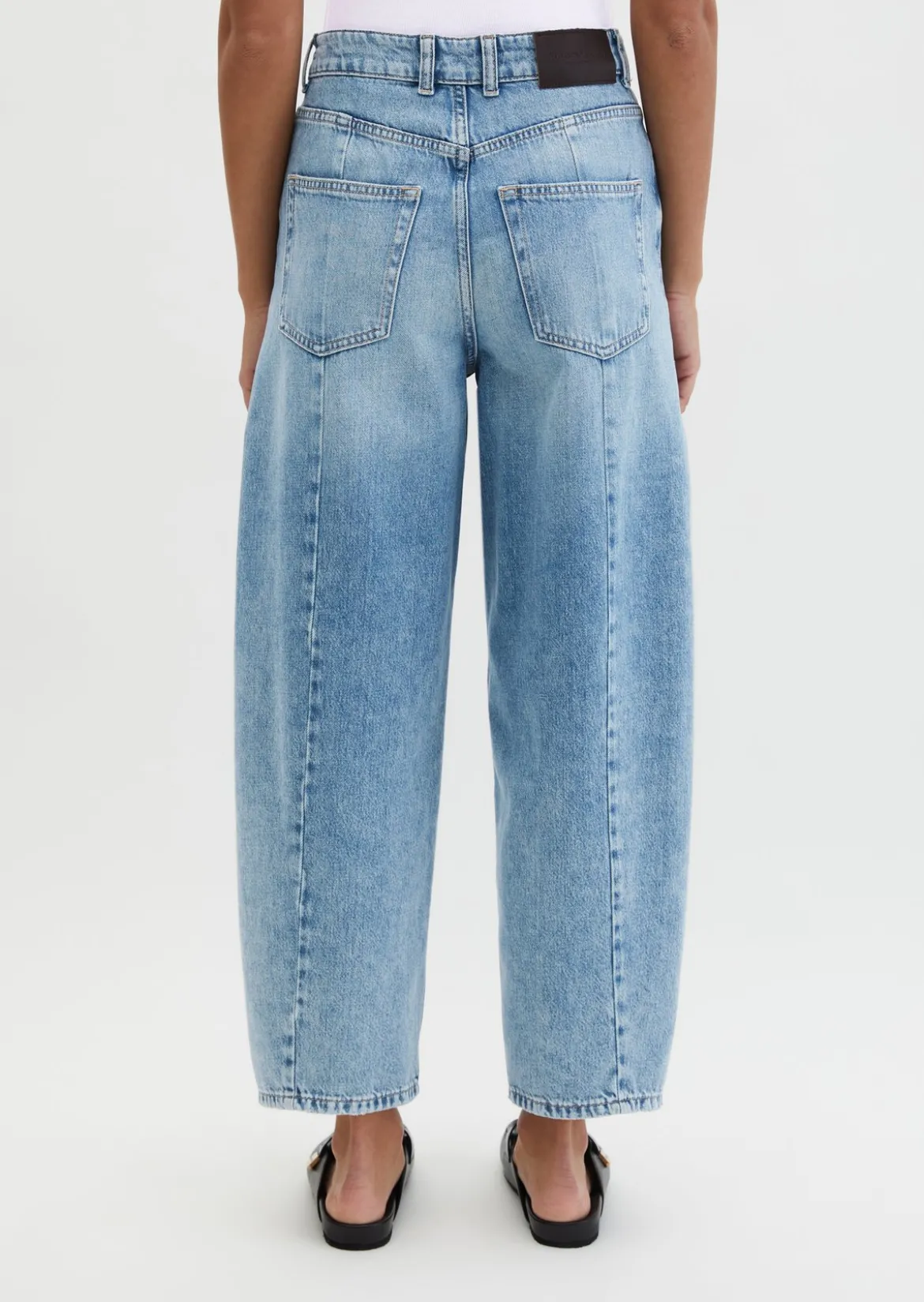 Jeans Model Lara barrel cropped aus reiner Bio-Baumwolle
