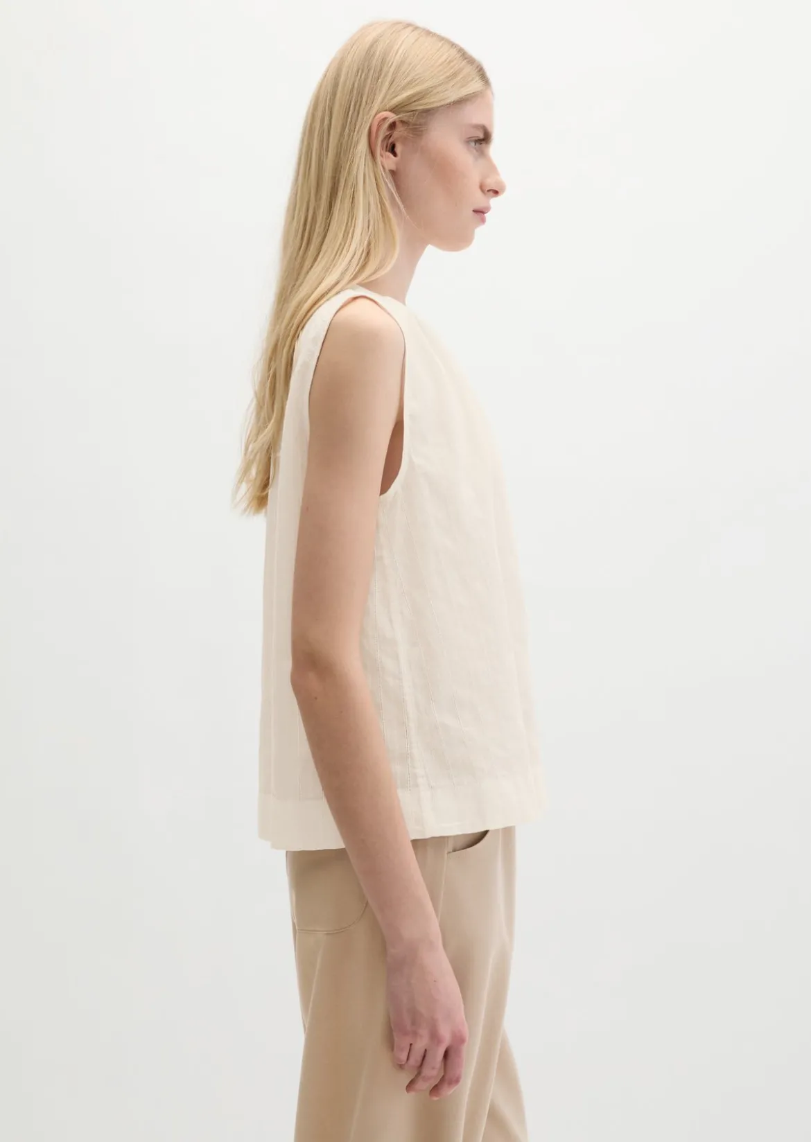 Ärmellose Bluse regular aus Baumwoll-Voile mit feiner Loch-Stickerei